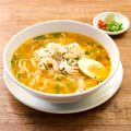 エビ風味の辛口フォー / Spicy shrimp flavored soup noodles